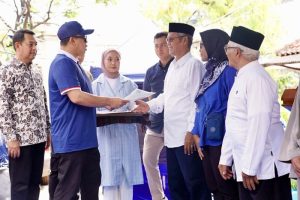 Menteri ATRBPN Serahkan Sertipikat HGB kepada Warga Kampung Nelayan Muara Angke