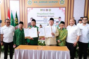 Menteri Nusron dan Ketua DPP PUI Teken MoU Pengelolaan Tanah Wakaf