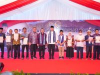 Wamen Ossy Serahkan Sertipikat Tanah di Lombok Barat, Bukti Negara Hadir Lindungi Hak Rakyat