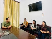 Kepala Subbag TU BPN Nias Selatan Lakukan Pembinaan Petugas Loket untuk Tingkatkan Layanan
