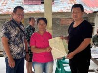 Kantah Nias Selatan Serahkan Sertipikat PTSL di HANTARU 2025