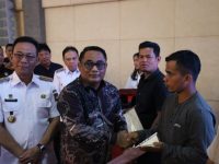 Kakanwil BPN Sumut Serahkan Sertipikat PTSL di Tapsel