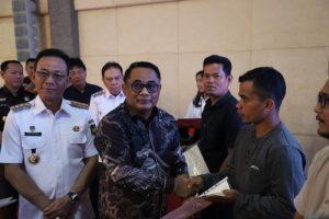 Kakanwil BPN Sumut Serahkan Sertipikat PTSL di Tapsel