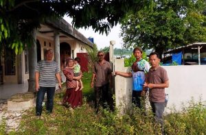 Petugas Kantah Nias Selatan Lakukan Pengukuran Tanah di Desa Simaluaya