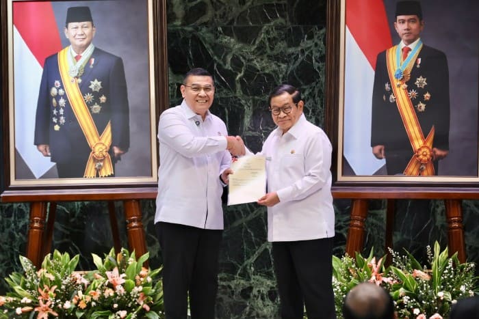 Di Hari Jadi Jakarta, ATR/BPN Serahkan 499 Sertipikat Aset Bernilai Rp22,25 Triliun ke Pramono Anung