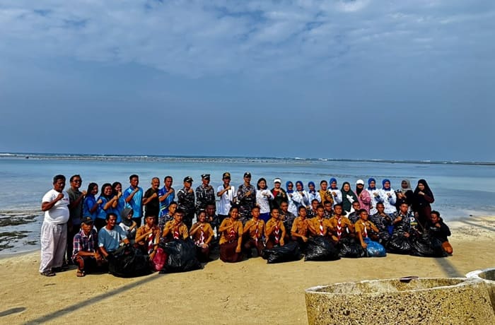 Aksi Nyata Jaga Pesisir, Kantah Nias Selatan Ikut Bersih Pantai di HUT TNI AL
