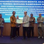 Sekjen ATRBPN Terima Barang Rampasan Negara dari KPK