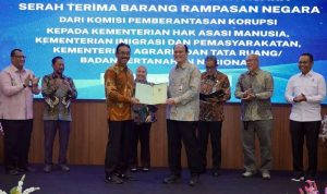 Sekjen ATRBPN Terima Barang Rampasan Negara dari KPK